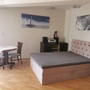  Apartment Piano Diva